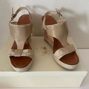 Couch Mendez Light Khaki 12 cm platform wedge sandals Size 9.5